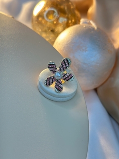 Broche flor com pérola cravejada BROLR01