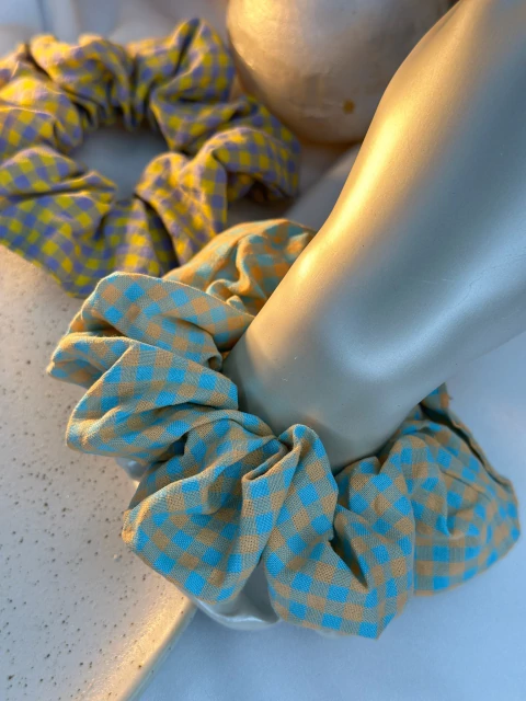 Scrunchie quadriculada XURE01 - comprar online