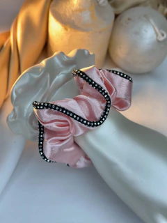 Imagem do Scrunchie com manta na borda XUJT01