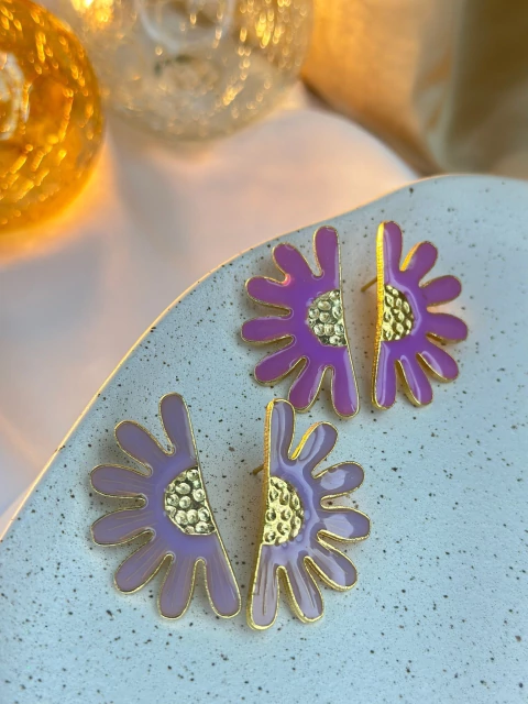 Brinco flor Laisi resinado CATAFORÉTICO BRIPR01 - comprar online