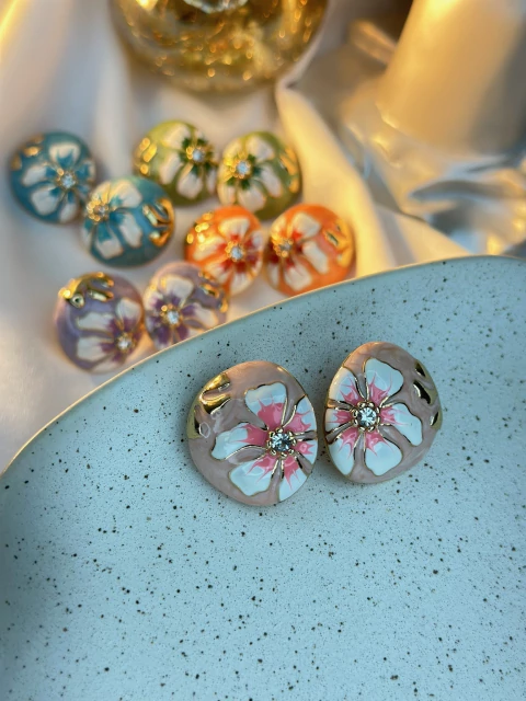 Brinco botão flor pintada com dourado BRIPD01 - comprar online