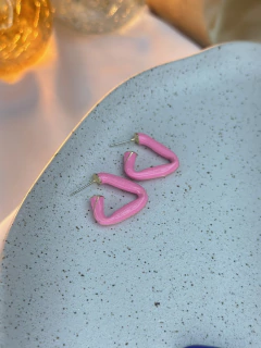 Brinco triangulo resinado BRISN01 na internet