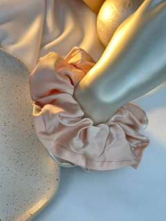 Scrunchie acetinada Malu XUMR01 - Ruchelli Bijoux