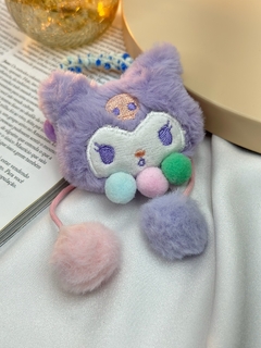 Xuxinha pelucia e pompom INFYU01