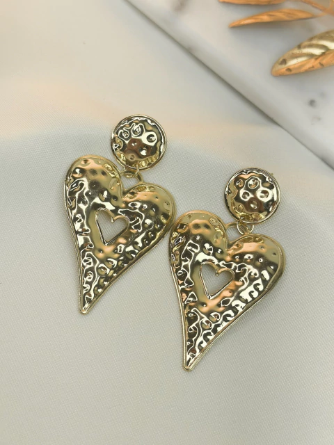 Brinco coração martelado longo BRILY04 - comprar online