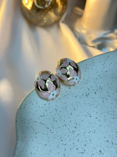 Brinco flores resinadas botão BRIPD01 na internet