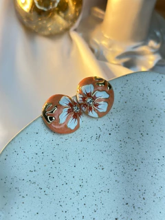 Brinco botão flor pintada com dourado BRIPD01 - comprar online