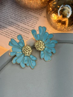 Brinco flor desenhada lateral resinada BRIGR07 - Ruchelli Bijoux