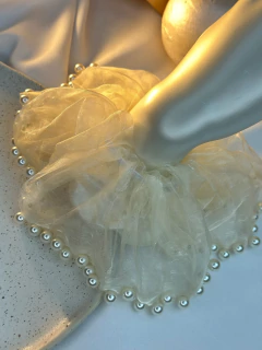 Máxi Scrunchie organza e pérolas XUPD01 - loja online