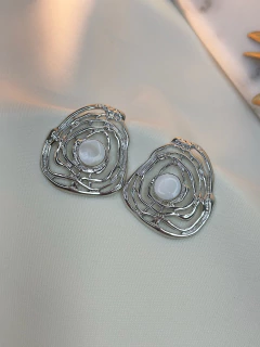 Brinco oval desenhado BRIJT09 na internet