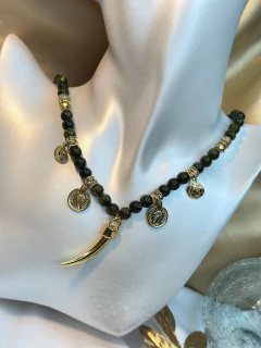 Imagem do Colar bolinhas e dente de sabre dourado COJ01