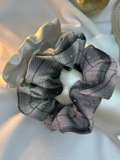 Scrunchie xadrez e ponto de luz XULY01 na internet