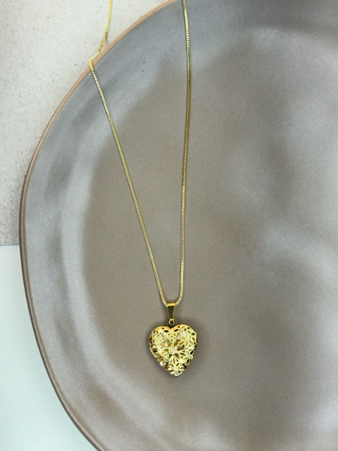 Colar relicario coração vazado FOLHEADO COMU07 - comprar online