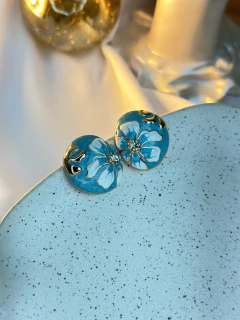 Brinco botão flor pintada com dourado BRIPD01