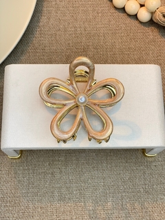 Piranha ferro G flor vazada resinada PIJI01 - Ruchelli Bijoux