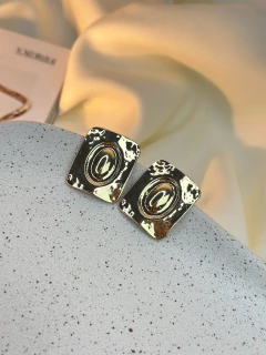 Brinco quadrado martelado BRISN04 - Ruchelli Bijoux