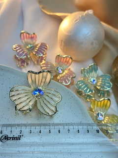 Piranha ferro M flor tres pétalas resinada PILR01 - Ruchelli Bijoux