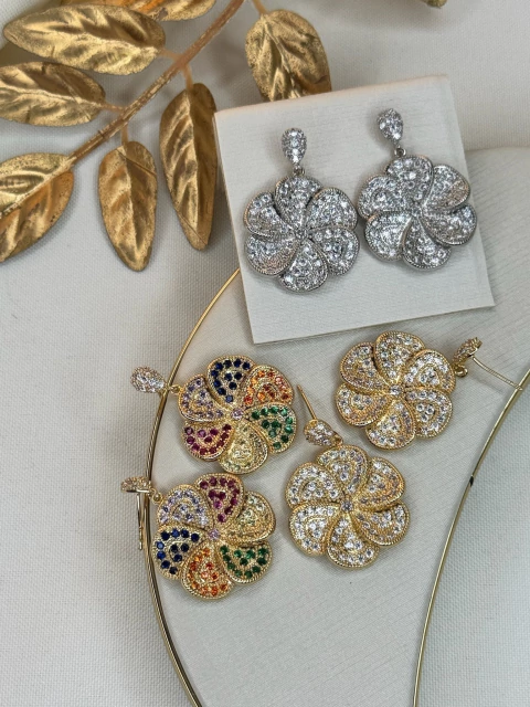 Brinco LUXO flor arredondada cravejada BRIGR10 - comprar online