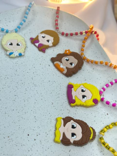 Colar miçanga Princesas INFAM01 na internet