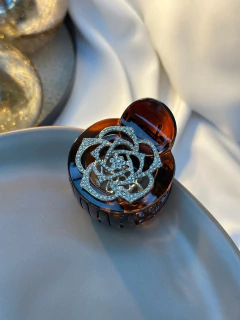 Imagem do Piranha m flor vazada strass PIFD02