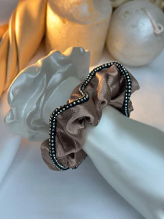 Scrunchie com manta na borda XUJT01 - Ruchelli Bijoux