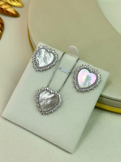 Kit colar e brinco coração madrepérola COSN07 na internet