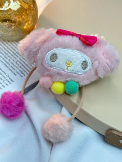 Xuxinha pelucia e pompom INFYU01 - Ruchelli Bijoux