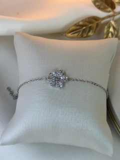 Pulseira flor cravejada PUGR10 na internet