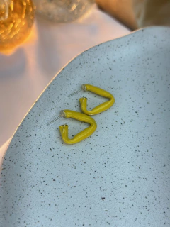 Brinco triangulo resinado BRISN01 - loja online