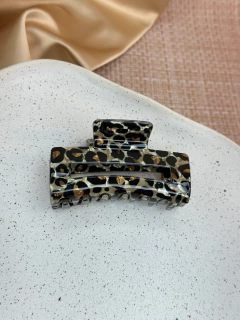 Piranha G quadrada vazada acetato animal print PIYU01