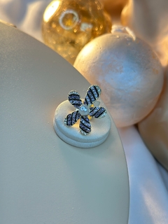 Imagem do Broche flor com pérola cravejada BROLR01