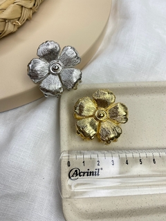 Piranha M flor 5 pétalas riscada dourado ji05 FERRO na internet