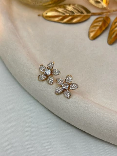 Brinco flor p ponta cravejada BRIPK18 na internet