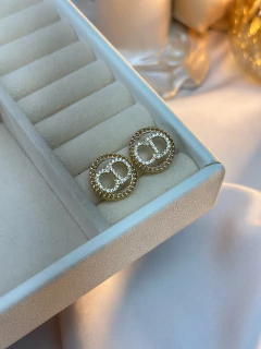 Brinco insp Dior redondo cravejado BRIJU02 na internet