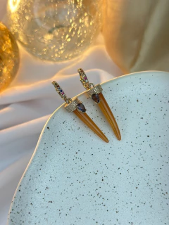 Imagem do Brinco dente de sabre e pedra BRIPD02