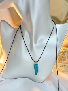 Colar de amarração dente de sabre pedra natural COPR01 na internet