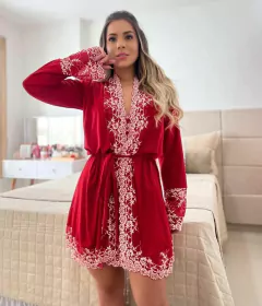 Robe vermelho com renda branca