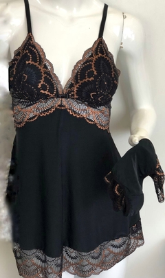 Camisola com Renda Bordada Plus Size