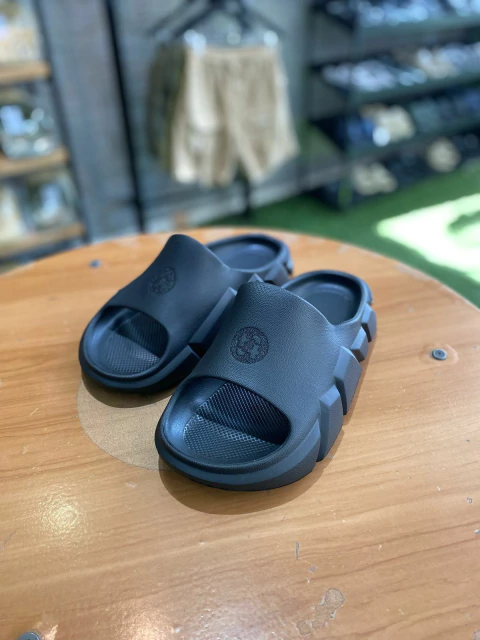 Chinelo slide nuvem new shape logo tt - PRETO - comprar online