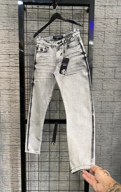 CALÇA JEANS CINZA AMASSADINHO VAQUEIRO - CINZA AMASSADINHO - comprar online