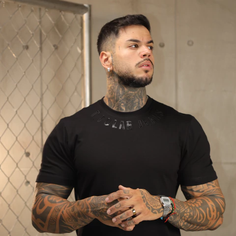 CAMISA MALHA FINA TITULAR BORD. NA GOLA - PRETO - comprar online