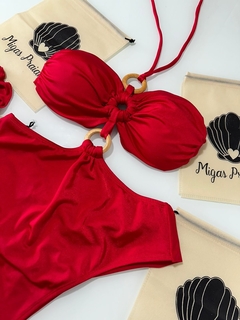 Maiô argolas vermelho glow na internet