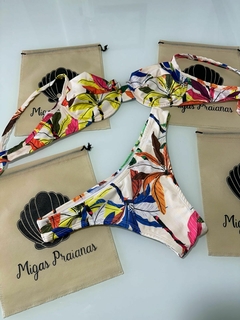 Biquíni meia taça estampado na internet
