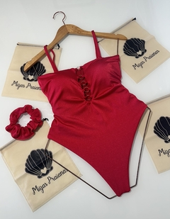Maiô V com argolas vermelho glow