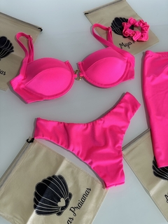 Biquíni meia taça com calcinha fio duplo rosa neon glow