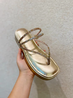 PAPETE SÔNIA 2 em 1 na cor OURO com tiras furta cor na internet