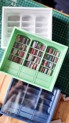 BIBLIOTECA PARA AGITAR MINIATURA - CON TAPA - COLABO Libros