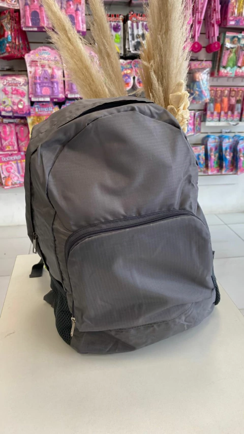 MOCHILA PLEGABLE GRIS
