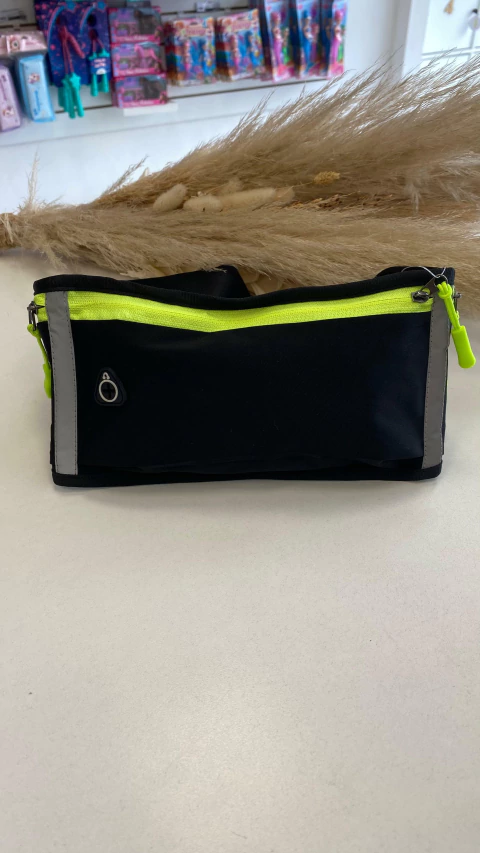 RIÑONERA DEPORTIVA IMPERMEABLE NEGRA