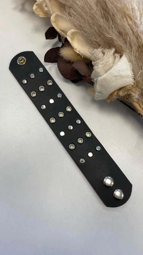 BRAZALETE JOSSEFINA CON TACHAS